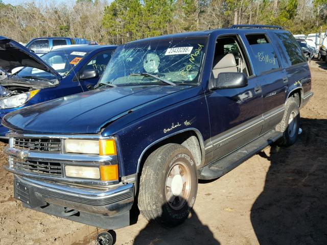 1GNEC13R6WJ317949 - 1998 CHEVROLET TAHOE C150 BLUE photo 2