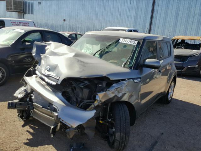 KNDJN2A22H7486606 - 2017 KIA SOUL GRAY photo 2