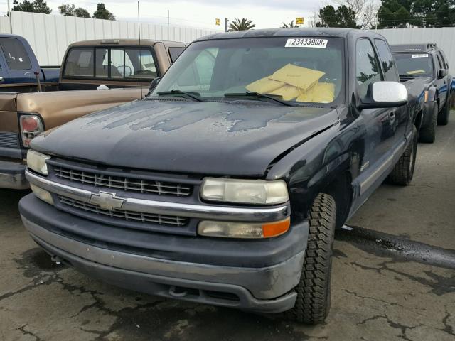 2GCEK19T121202842 - 2002 CHEVROLET SILVERADO BLACK photo 2