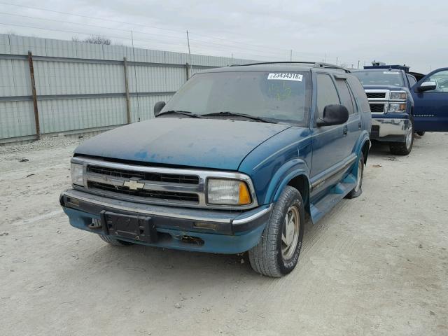 1GNDT13W9S2201375 - 1995 CHEVROLET BLAZER TEAL photo 2