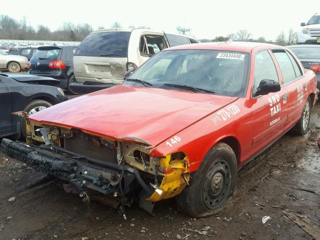 2FABP7AV8AX140667 - 2010 FORD CROWN VICT RED photo 2