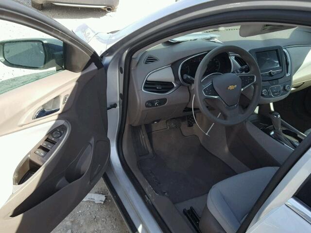 1G1ZB5STXHF255858 - 2017 CHEVROLET MALIBU LS 银色 照片 9