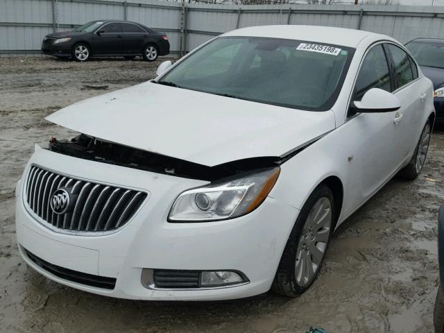 W04GZ5GV4B1091722 - 2011 BUICK REGAL CXL WHITE photo 2