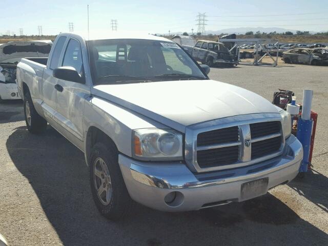 1D7HE52K95S206628 - 2005 DODGE DAKOTA LAR SILVER photo 1