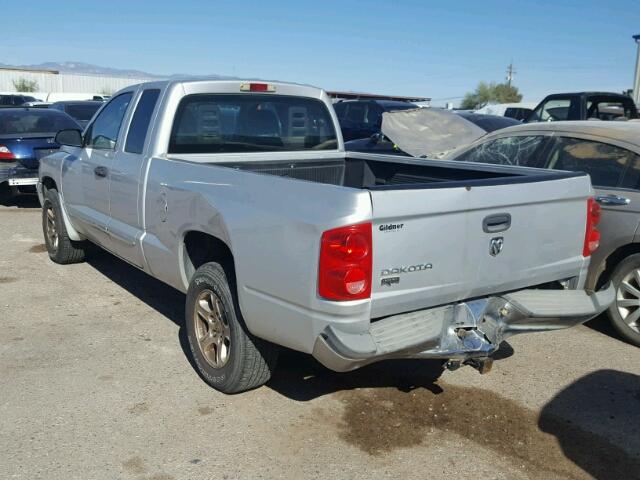 1D7HE52K95S206628 - 2005 DODGE DAKOTA LAR SILVER photo 3