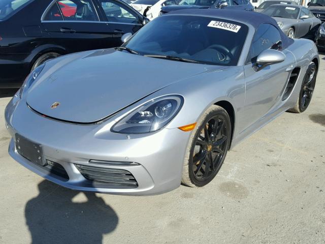 WP0CA2A84HS221000 - 2017 PORSCHE BOXSTER SILVER photo 2