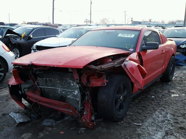 1ZVFT80NX75355957 - 2007 FORD MUSTANG RED photo 2