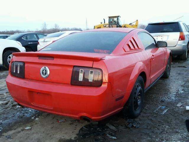 1ZVFT80NX75355957 - 2007 FORD MUSTANG RED photo 4