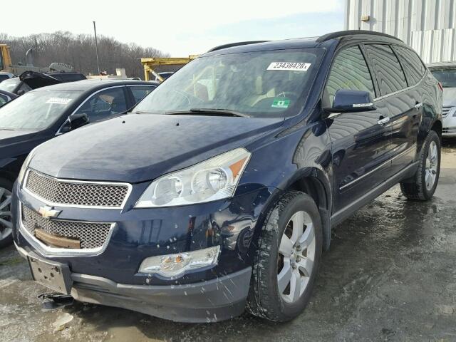 1GNLVHED2AS122350 - 2010 CHEVROLET TRAVERSE L BLUE photo 2