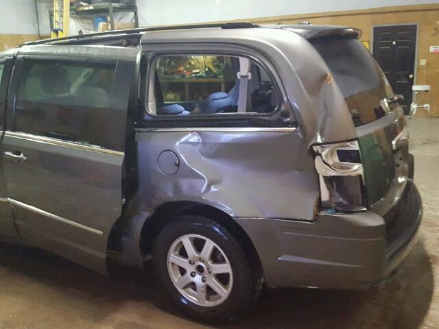 2A4RR5D19AR369731 - 2010 CHRYSLER TOWN & COU GRAY photo 9