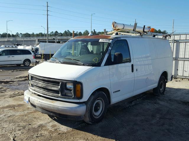 1GCFG25W3Y1226943 - 2000 CHEVROLET EXPRESS G2 WHITE photo 2