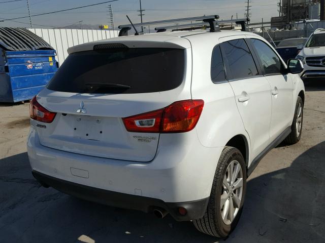 4A4AP4AU0EE021832 - 2014 MITSUBISHI OUTLANDER WHITE photo 4