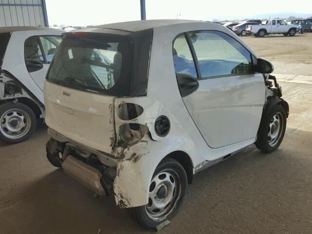 WMEEJ3BA3DK696066 - 2013 SMART FORTWO PUR WHITE photo 4