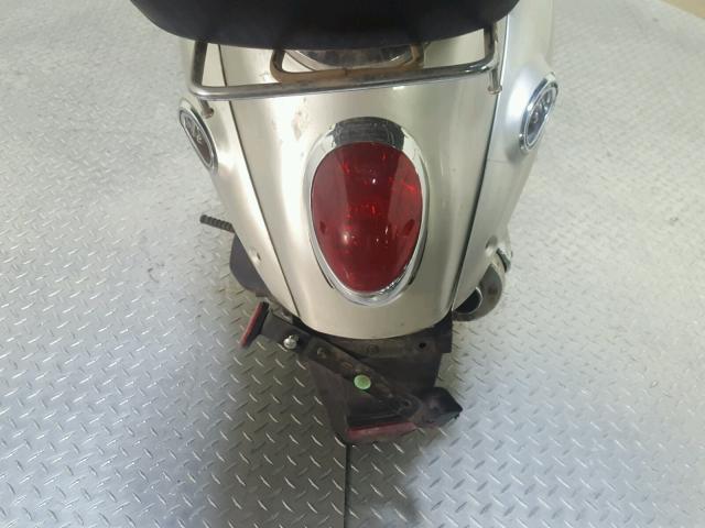 L9NTEACWXC1000060 - 2013 TAO SCOOTER SILVER photo 18