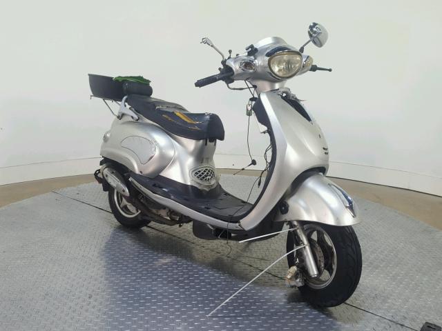 L9NTEACWXC1000060 - 2013 TAO SCOOTER SILVER photo 2