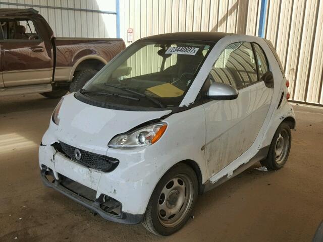 WMEEJ3BA3DK695533 - 2013 SMART FORTWO PUR WHITE photo 2