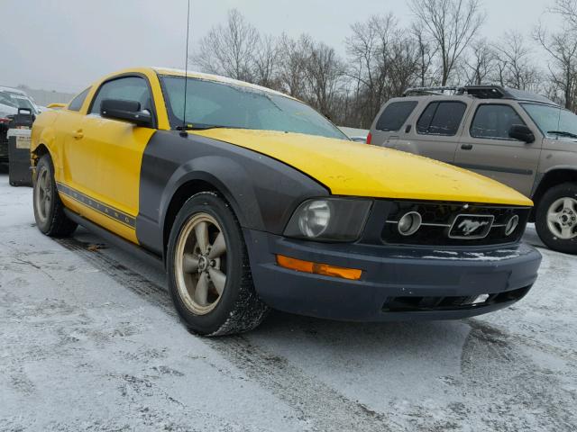 1ZVFT80N165242915 - 2006 FORD MUSTANG YELLOW photo 1