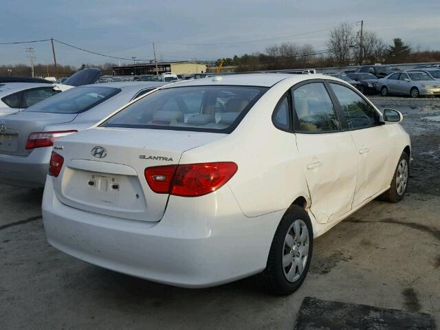 KMHDU46D58U413880 - 2008 HYUNDAI ELANTRA GL WHITE photo 4