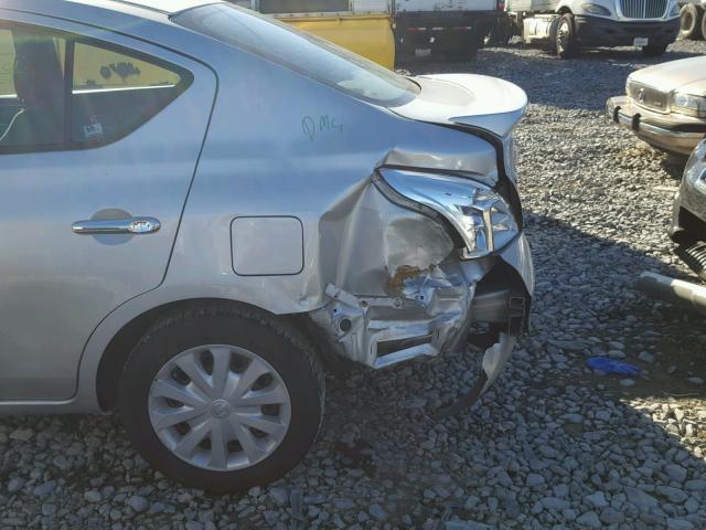 3N1CN7AP4DL866721 - 2013 NISSAN VERSA S SILVER photo 9