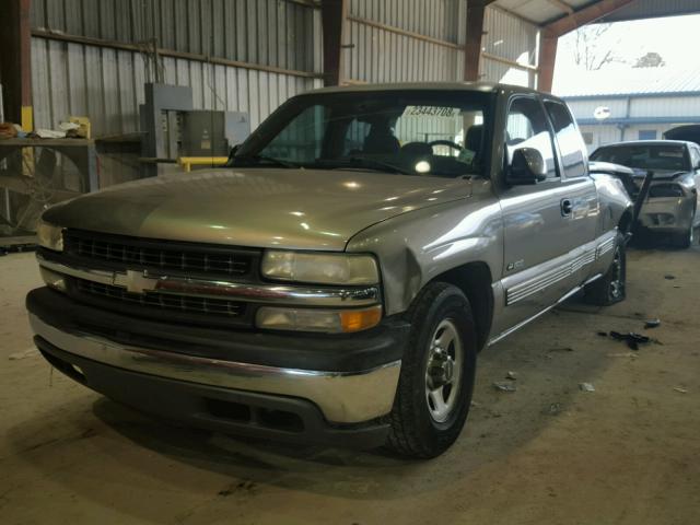 2GCEC19T6Y1381840 - 2000 CHEVROLET SILVERADO SILVER photo 2