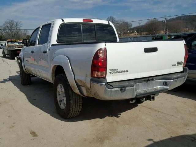 5TELU42N17Z362432 - 2007 TOYOTA TACOMA DOU WHITE photo 3