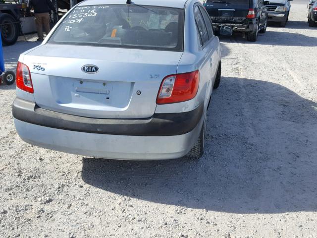 KNADE123086380009 - 2008 KIA RIO BASE GRAY photo 4