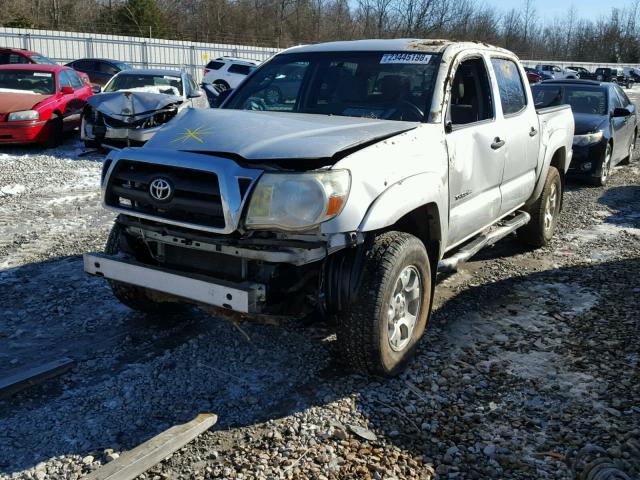 3TMJU62N47M036690 - 2007 TOYOTA TACOMA DOU SILVER photo 2