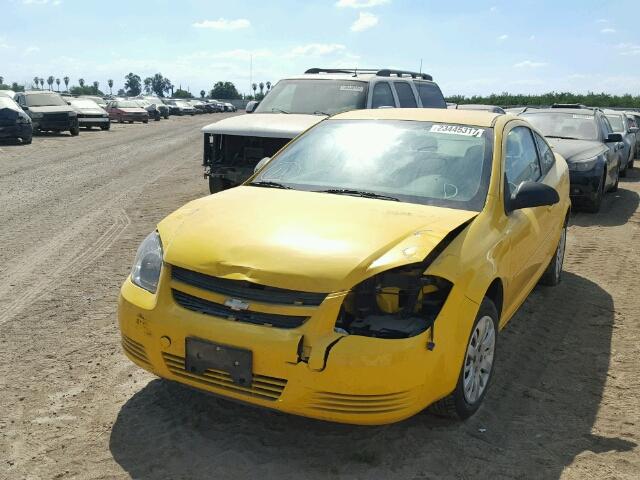 1G1AS18H297134715 - 2009 CHEVROLET COBALT YELLOW photo 2