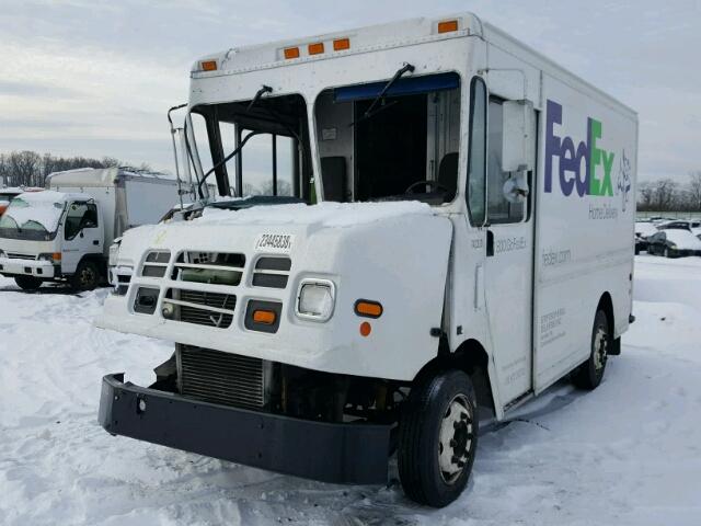 4UZAANCP06CX19789 - 2006 FREIGHTLINER CHASSIS M WHITE photo 2