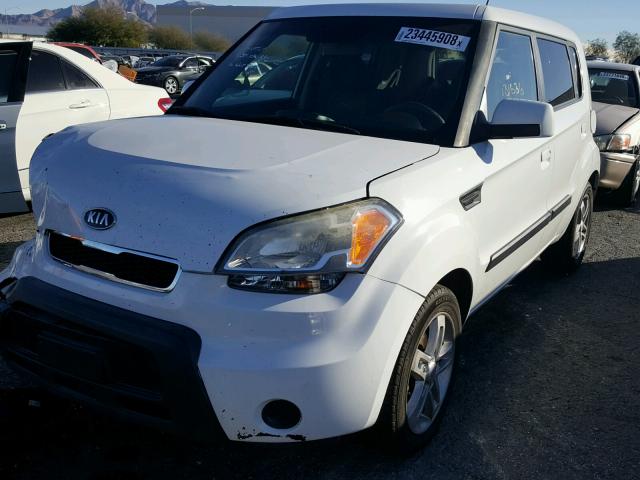 KNDJT2A24A7057396 - 2010 KIA SOUL WHITE photo 2