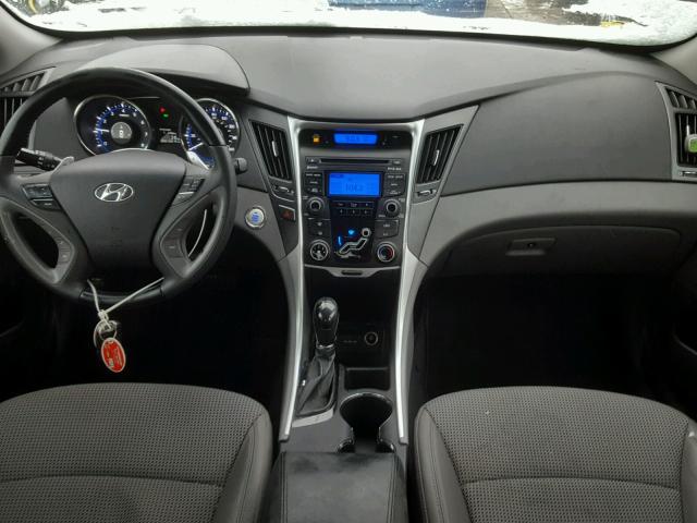 5NPEC4AC3CH370315 - 2012 HYUNDAI SONATA SE GRAY photo 9