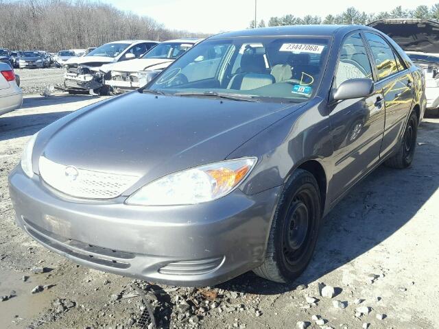 4T1BE32K02U522418 - 2002 TOYOTA CAMRY LE GRAY photo 2