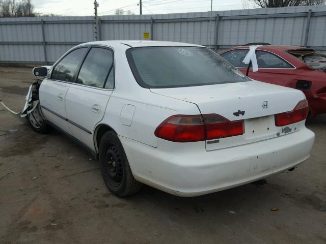 1HGCG5647XA118696 - 1999 HONDA ACCORD LX WHITE photo 3