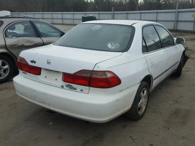 1HGCG5647XA118696 - 1999 HONDA ACCORD LX WHITE photo 4