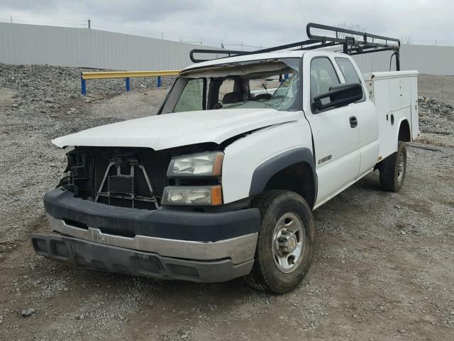 1GBHC29U74E148378 - 2004 CHEVROLET SILVERADO WHITE photo 2