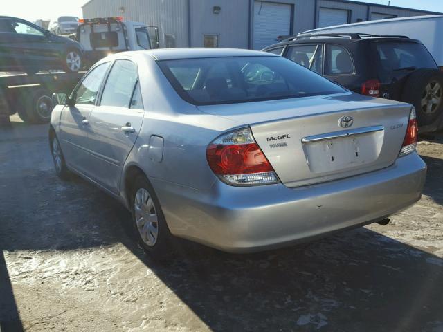 4T1BE32K95U606841 - 2005 TOYOTA CAMRY LE SILVER photo 3