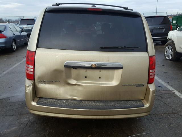 2A4RR5DX4AR227632 - 2010 CHRYSLER TOWN & COU BEIGE photo 9