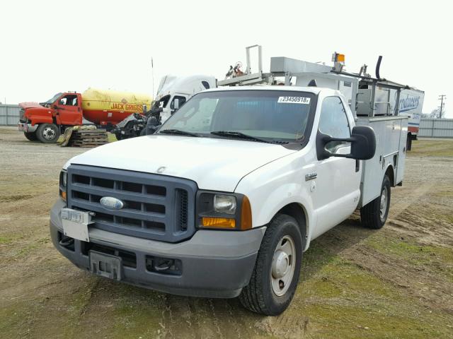 1FDSF30556EB15320 - 2006 FORD F350 SRW S WHITE photo 2