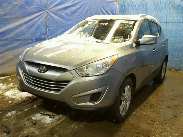 KM8JUCAC0BU135635 - 2011 HYUNDAI TUCSON GLS GRAY photo 2