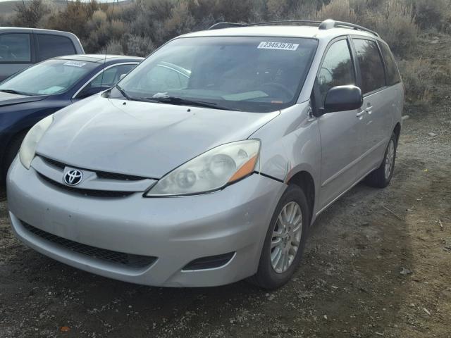 5TDBK23C07S002682 - 2007 TOYOTA SIENNA LE SILVER photo 2