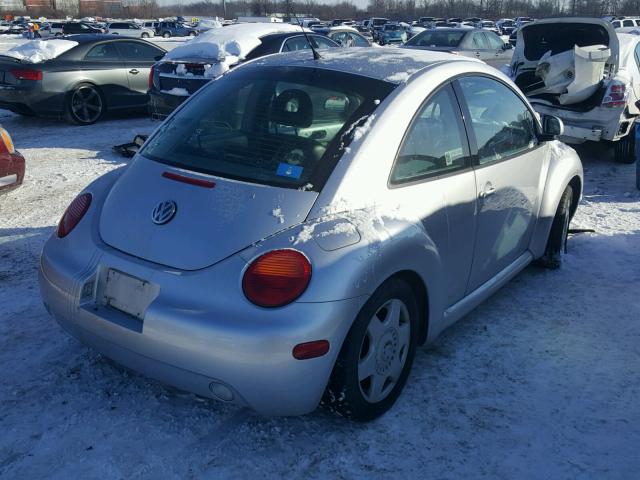 3VWBB61C3WM045385 - 1998 VOLKSWAGEN BEETLE SILVER photo 4