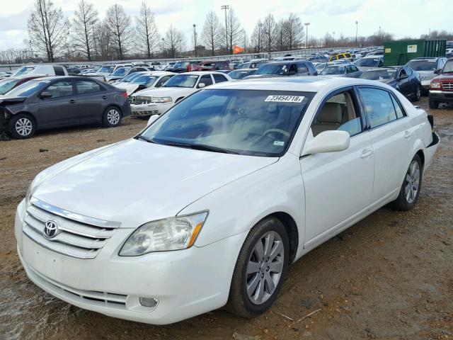 4T1BK36B15U043500 - 2005 TOYOTA AVALON XL WHITE photo 2