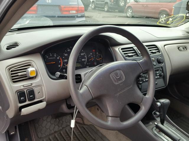 1HGCG66531A143665 - 2001 HONDA ACCORD LX SILVER photo 9