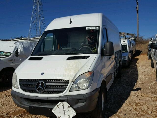 WD3PE8CB6B5569270 - 2011 MERCEDES-BENZ SPRINTER 2 WHITE photo 2