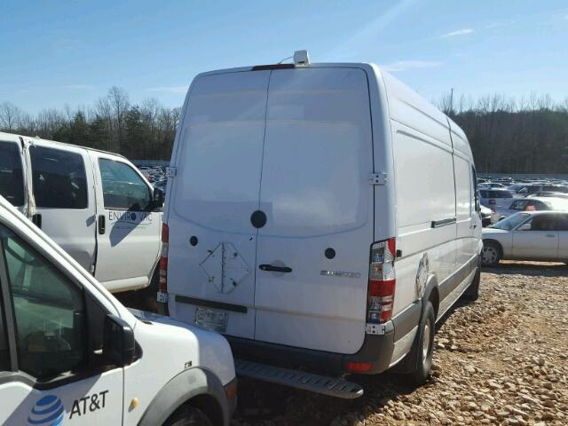 WD3PE8CB6B5569270 - 2011 MERCEDES-BENZ SPRINTER 2 WHITE photo 4