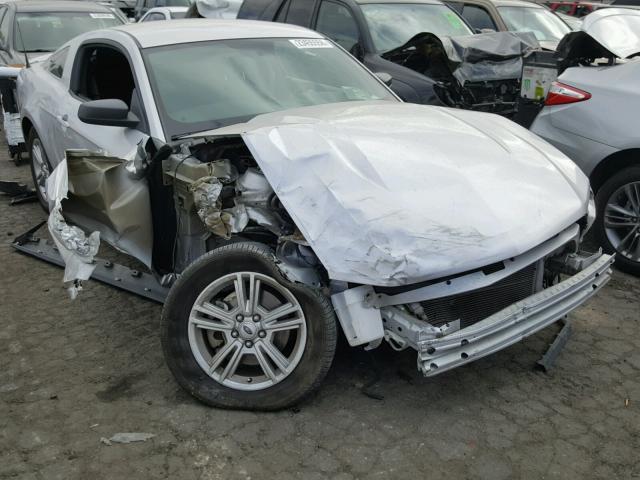 1ZVBP8AM9B5117504 - 2011 FORD MUSTANG SILVER photo 1