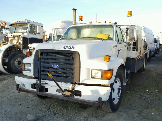 1FDNF80C8SVA80713 - 1995 FORD F800 WHITE photo 2