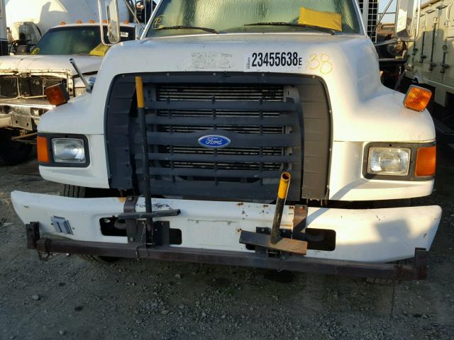 1FDNF80C8SVA80713 - 1995 FORD F800 WHITE photo 9