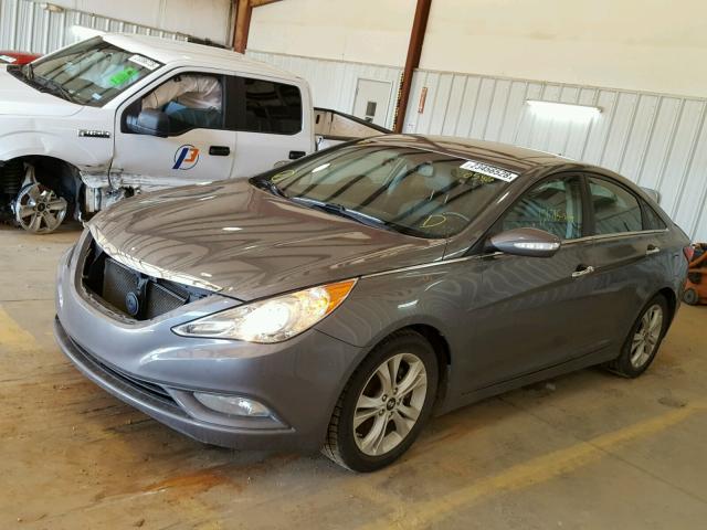 5NPEC4ACXBH080586 - 2011 HYUNDAI SONATA SE GRAY photo 2