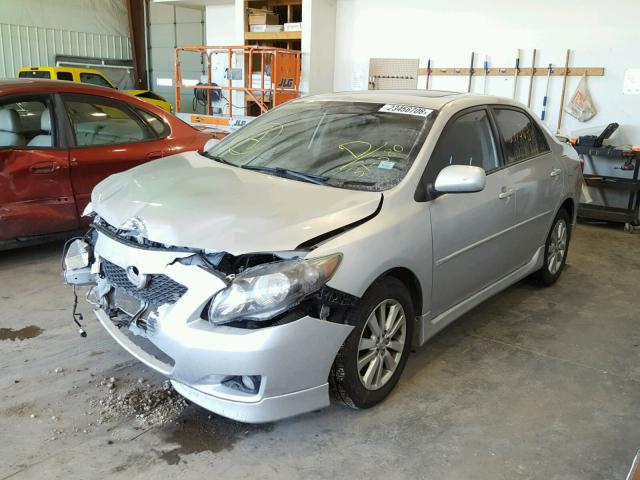 1NXBU4EE7AZ312380 - 2010 TOYOTA COROLLA BA SILVER photo 2